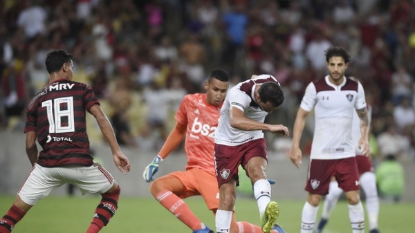 Com gol de calcanhar de Nenê, Fluminense bate o Flamengo no Maracanã
