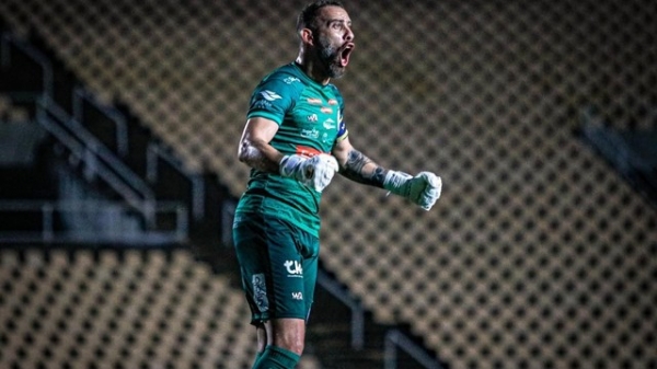 Com um a menos no segundo tempo, Confiança joga melhor, bate o Sampaio fora de casa e se aproxima do G-4