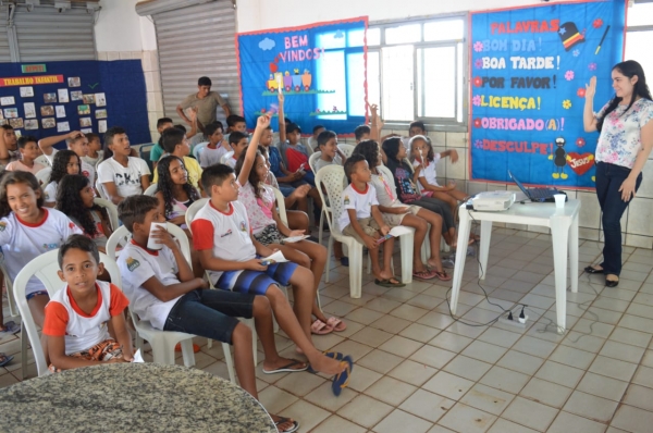 AÇAILÂNDIA - “Autoestima e Aspectos Emocionais da Adolescência” e a “Saúde Bucal” são temas de palestras do CRAS