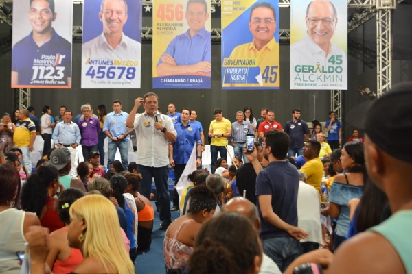 Em inauguração de comitê, Roberto Rocha e Alexandre Almeida reúnem multidão em Timon.