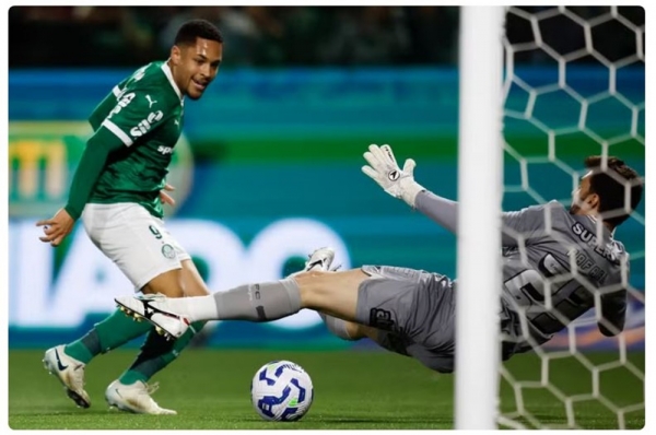 PALMEIRAS VENCE O SÃO PAULO COM GOL NOS ACRÉSCIMOS E SEGUE LÍDER DO BRASILEIRÃO