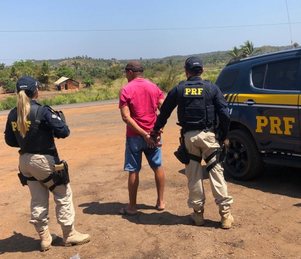 PRF PRENDE HOMEM POR PORTE ILEGAL DE ARMA DE FOGO