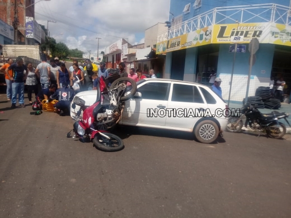 AÇAILÂNDIA – Motorista de Uber causa acidente no centro da cidade