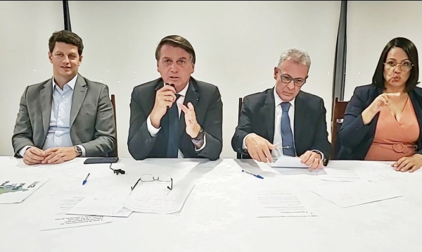 Em live, Bolsonaro pede que população economize energia elétrica
