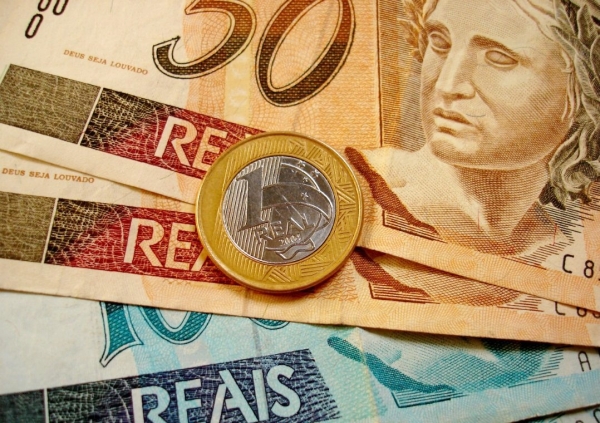 Governo propõe salário mínimo de R$ 1.002 para o próximo ano