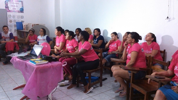 Internas da Unidade Prisional de Ressocialização de Açailândia participam de programação do outubro rosa.