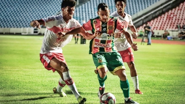 Sampaio Corrêa perde para o CRB e chega a cinco jogos sem vencer 