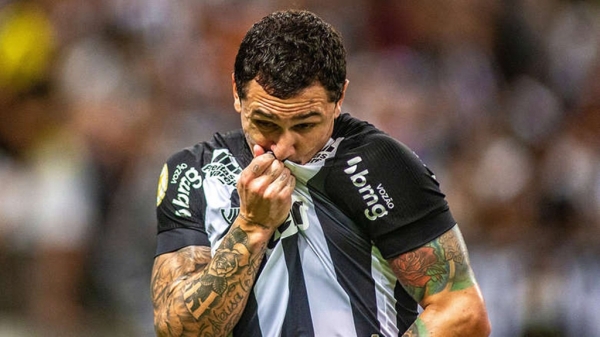 Ceará bate Corinthians e entra na briga por vaga na Libertadores