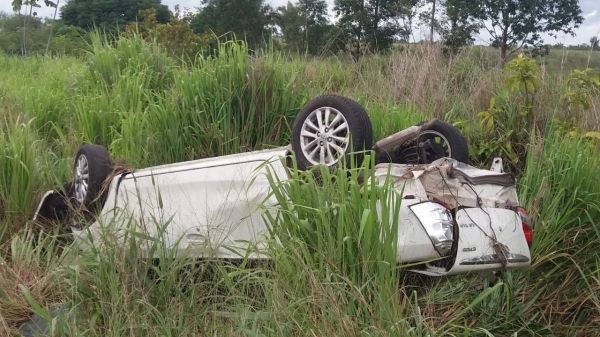 MARANHÃO - Pneu estoura e veículo capota na BR-135 