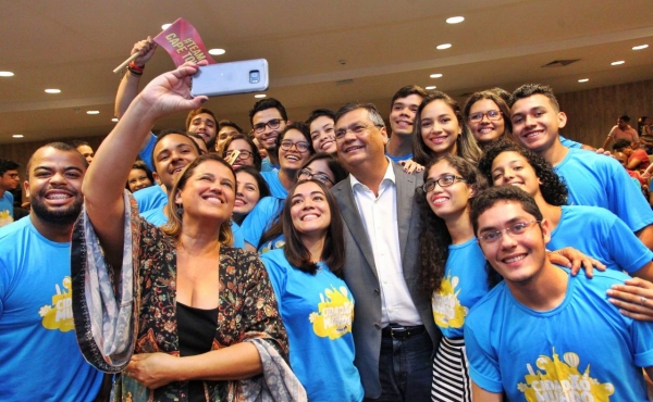 “O Cidadão do Mundo abre portas”, dizem estudantes em pré-embarque marcado por emoção