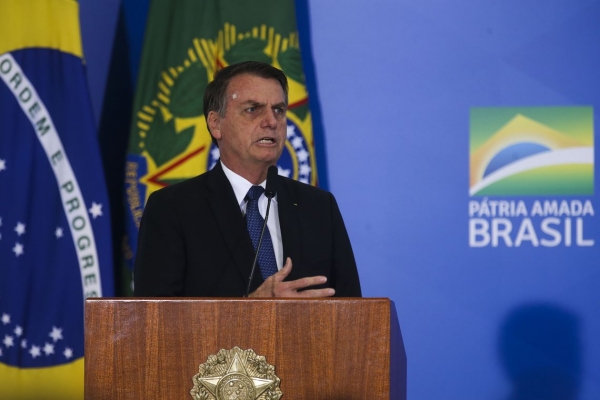 Bolsonaro revoga decreto de armas e publica novas regras
