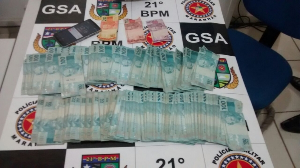 Dupla é detida com R$ 47 mil e alega desconhecer a origem do dinheiro