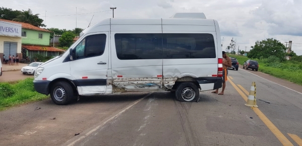 FIM DE SEMANA - Passageira sem cinto morre após colisão e tombamento na BR-135 no Maranhão