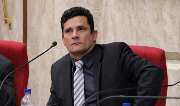 Moro determina que dinheiro do caso triplex seja destinado à Petrobras