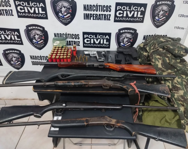HOMEM É PRESO EM IMPERATRIZ COM SEIS ARMAS, FARDAS DA PM DO PARÁ E DO EXÉRCITO