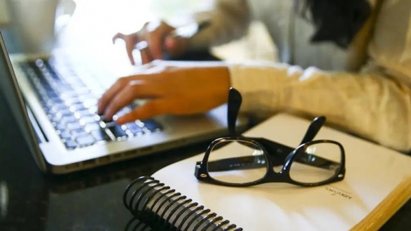 GOVERNO CRIA BOLSA DE R$ 1.050 PARA ESTUDANTES DE LICENCIATURA