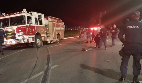 VÍDEO / BRASIL - Bombeiro surta, rouba caminhão e tenta cometer atentado contra Congresso Nacional