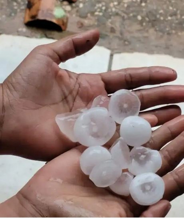 Temporal causa estragos e moradores registram queda de granizo em Imperatriz, no MA