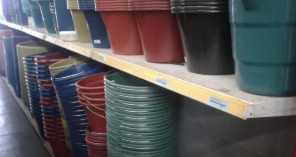 Racionamento: aumenta a venda de recipientes para estocar água em Imperatriz