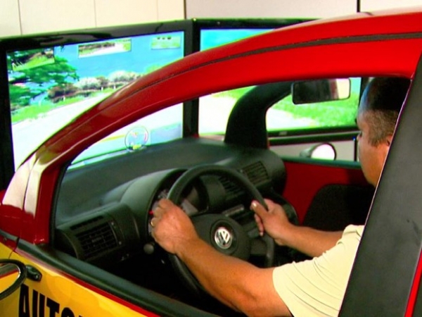 Autoescolas do todo país deverão ter intérprete de Libras