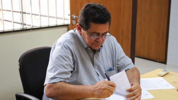 AÇAILÂNDIA - Prefeito cumpre TAC e autoriza repasse de recursos para comunidade de Piquiá