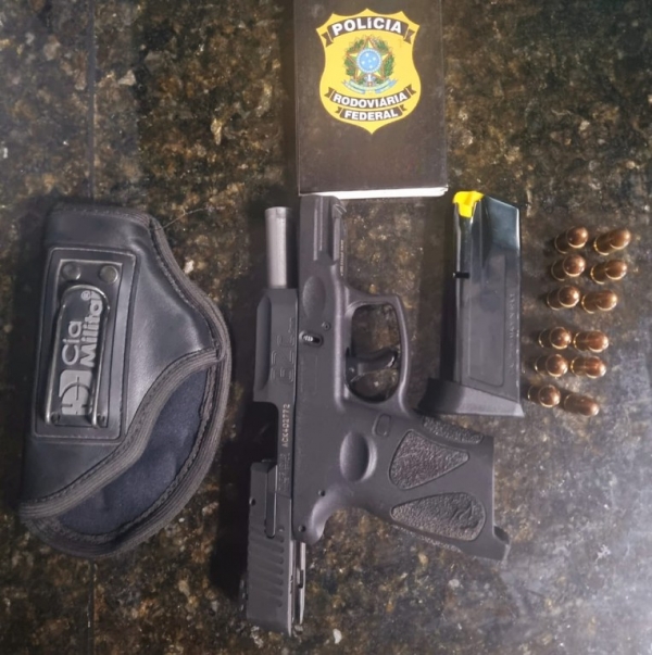  PRF APREENDE ARMA DE FOGO E MUNIÇÕES DURANTE FISCALIZAÇÃO EM SANTA INÊS/MA