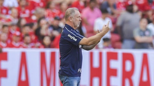 CHEIROU MAL  - Em jogo polêmico, Inter e Palmeiras empatam no Beira-Rio