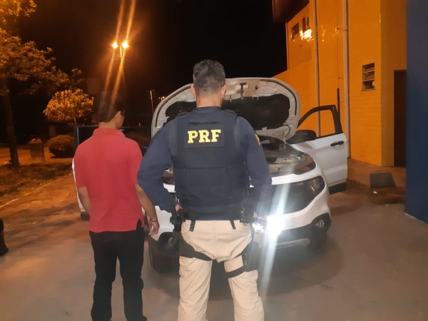 MARANHÃO - PRF apreende veículo com ocorrência de roubo/ furto