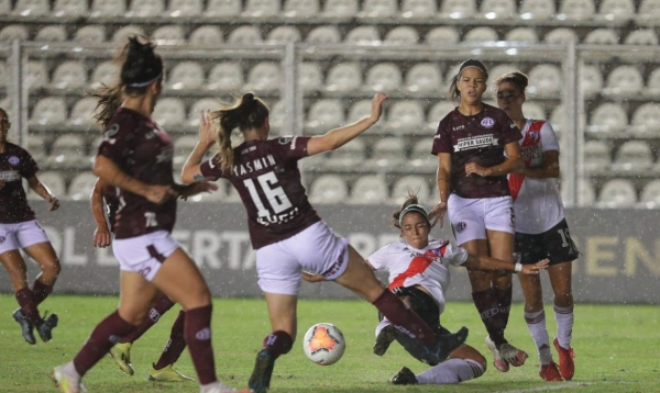 Zagueira-artilheira leva Ferroviária à semi da Libertadores Feminina