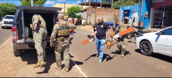 POLÍCIA APREENDE 11 MOTOSSERRAS SEM LICENÇA EM SÃO DOMINGOS DO AZEITÃO; DOIS EMPRESÁRIOS FORAM AUTUADOS