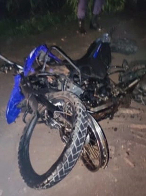 ACIDENTE ENTRE MOTO E CAMINHÃO DEIXA UMA PESSOA MORTA NA BR-010