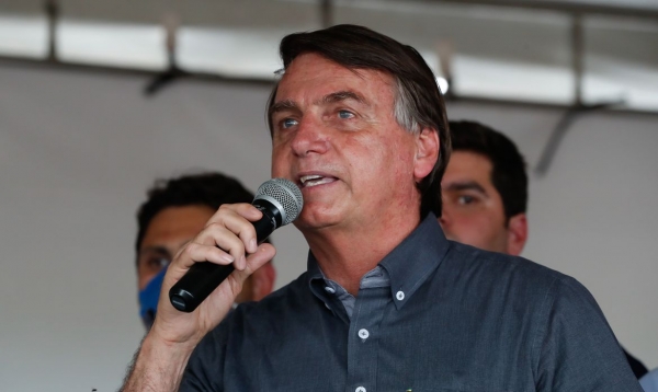 Bolsonaro anuncia construção de aeroporto e de moradias no Maranhão