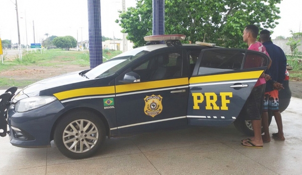 PORTO FRANCO - Dois homens são presos pela PRF com maconha 