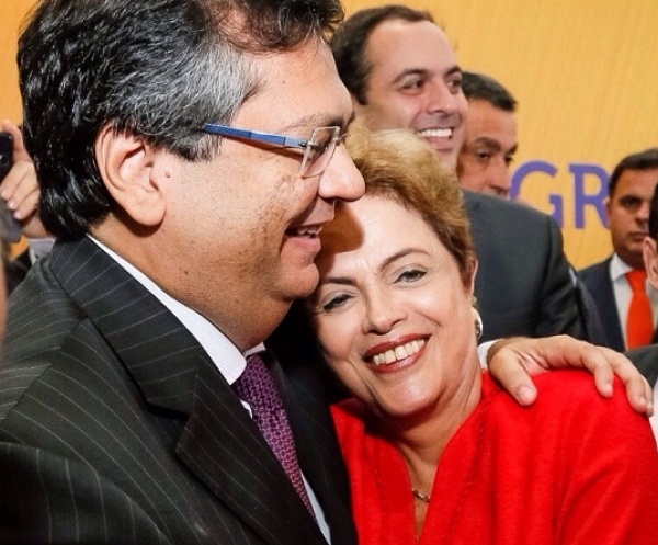 Contra impeachment, 16 governadores entregam a Dilma Carta pela Legalidade