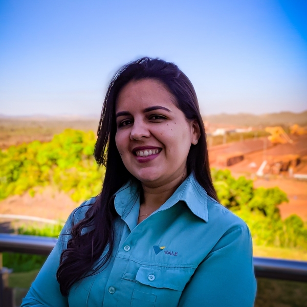 Mulher açailandense no comando da Estrada de Ferro Carajás