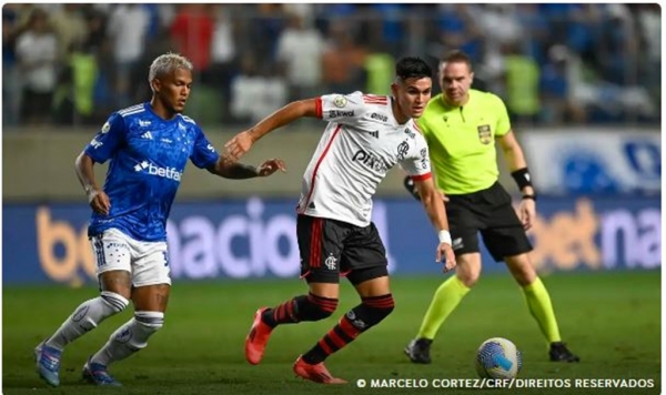 DAVID LUIZ MARCA DE FALTA E FLA VENCE CRUZEIRO EM BELO HORIZONTE