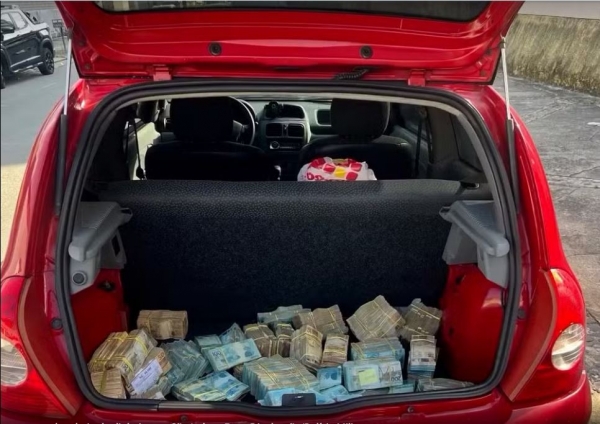 CARRO ABANDONADO É APREENDIDO COM CERCA DE R$ 1 MILHÃO DENTRO DE PORTA-MALAS EM SÃO LUÍS