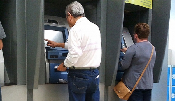 Começa a segunda etapa de pagamento do PIS-Pasep a idosos