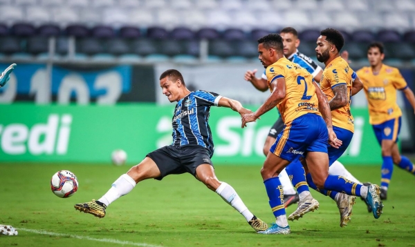 Com Renato de volta, Grêmio acorda no segundo tempo e goleia o Pelotas na Arena