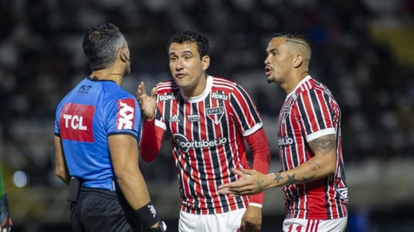 Bragantino vence, amplia série invicta e derruba sequência do São Paulo sem perder no Brasileirão