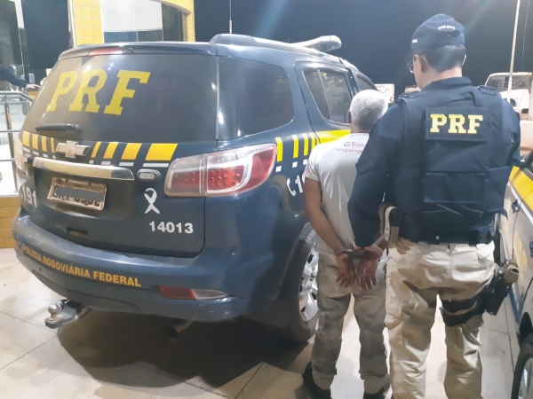 PRF cumpre dois mandados de prisão na BR 010