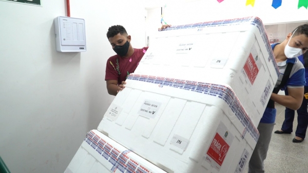 Primeiro lote com mais de 42 mil doses da vacina da Janssen contra a Covid-19 chega ao Maranhão