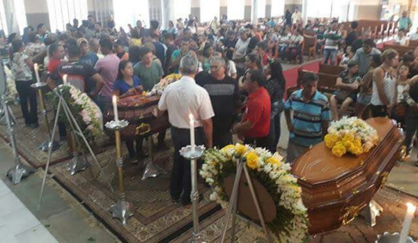  Vítimas do acidente em Açailândia são sepultadas