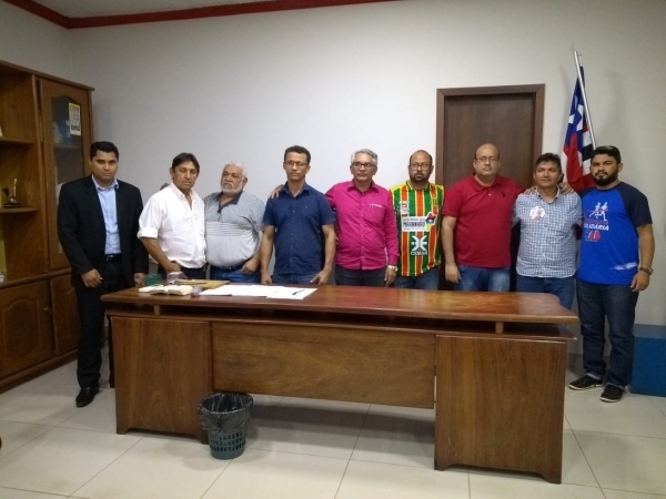 Caibim Araújo assume presidência da Câmara Municipal de Açailândia.