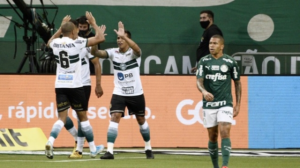 Coritiba vence Palmeiras em SP, e Vanderlei Luxemburgo é demitido