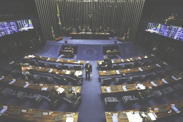 Senado aprova obrigatoriedade de uso de bloqueadores de celulares em presídios