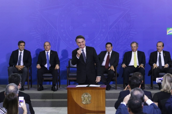 Bolsonaro sanciona lei de criação da Empresa Simples de Crédito