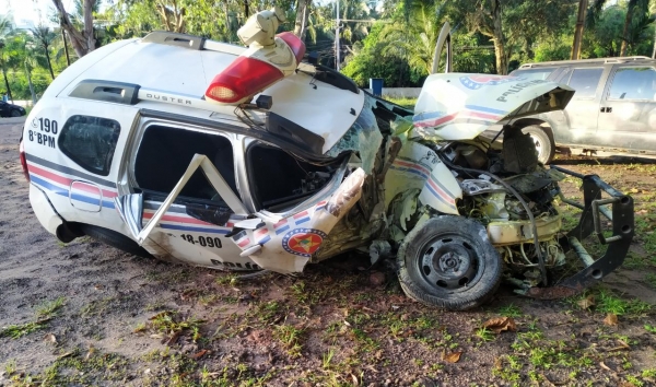 Policiais feridos em capotamento durante perseguição estão fora de perigo