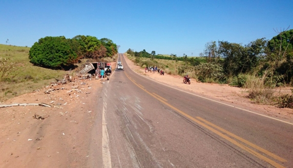 AÇAILÂNDIA - Condutor morre após tombamento de caminhão na BR-222