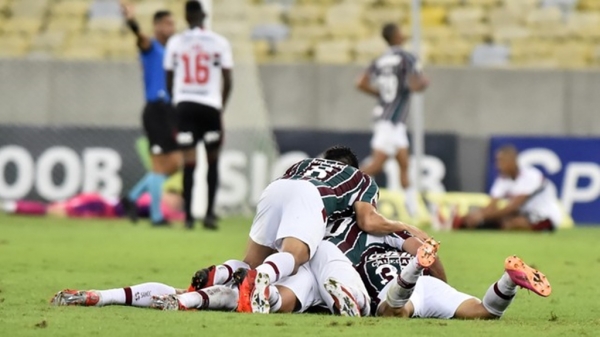 Fluminense vence o São Paulo no Rio com gols de Nino e Luiz Henrique